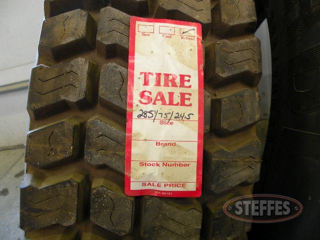 (2) 285-75R24.5 tires,_1.jpg